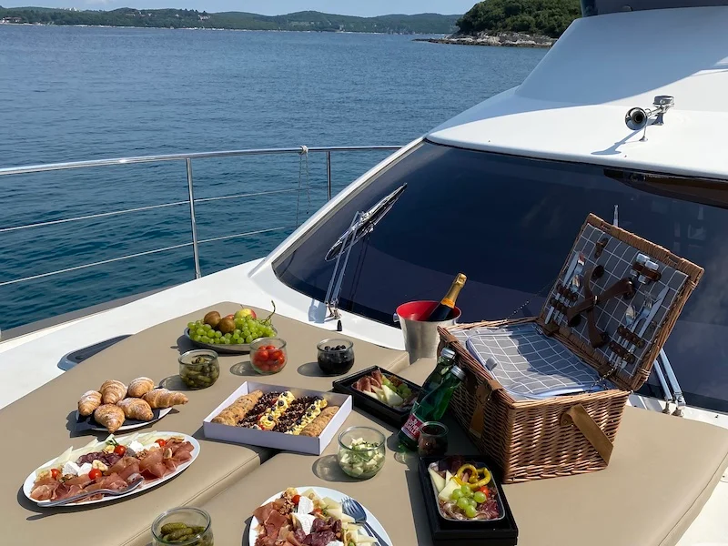 Yacht-Picnic-Experience-Istria